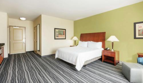 King Room with Bath Tub - Mobility Accessible