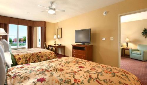 One-Bedroom Queen Suite with Two Queen Beds - Non-Smoking
