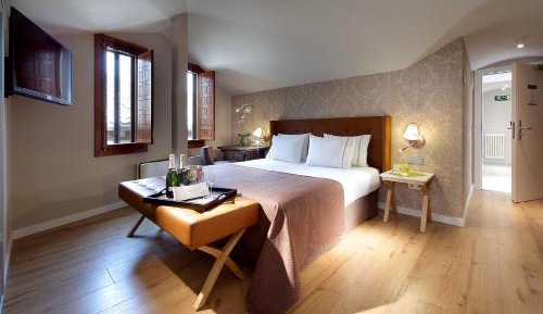 Double or Twin Room with Parking