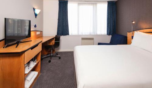 Standard Double Room with Single Sofa Bed and Free Hot Breakfast