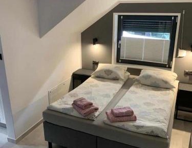 Deluxe Room (2 Adults + 1 Child)