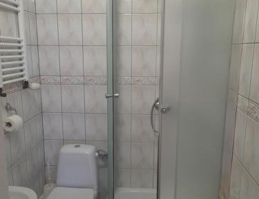 Studio (5 Adults)