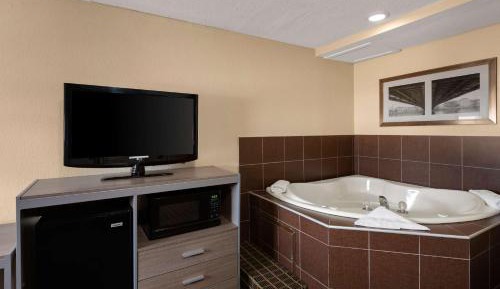 Queen Suite with Two Queen Beds - Non-Smoking