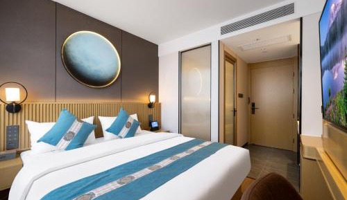Deluxe Queen Room