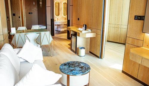 Superior King Suite