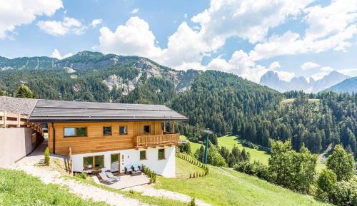Apartment with Mountain View