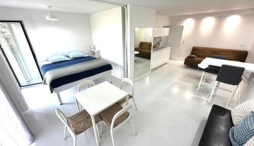 Deluxe Apartment