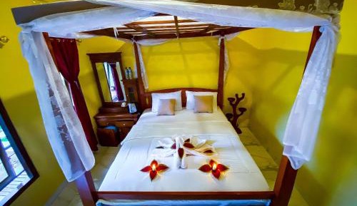 Deluxe Room (2 Adults + 1 Child)