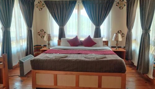 Queen Room with Garden View