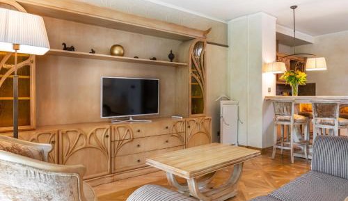 Deluxe One-Bedroom Apartment with Spa Access