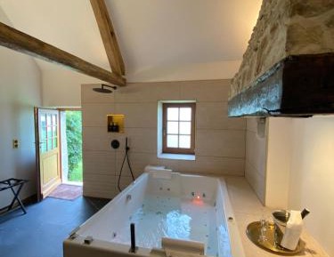 Suite with Spa Bath