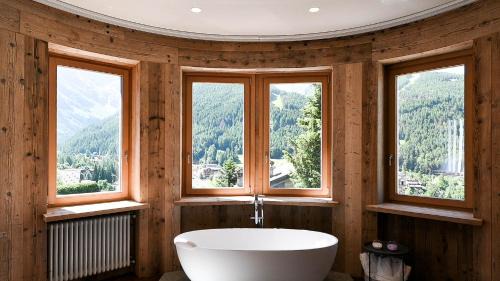 Junior Suite with Mountain View
