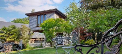 Perched Tree House - La Grande Ourse
