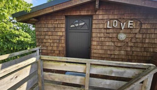 Perched Tree House - L'Ourson Love