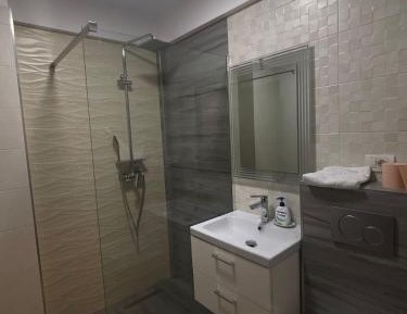 Quadruple Room with Private Bathroom