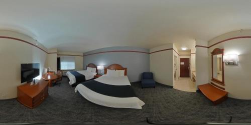 Queen Room with Two Queen Beds - Non-Smoking