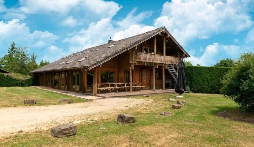 Eleven-Bedroom Holiday home