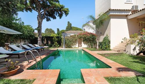 Villa with Garden View