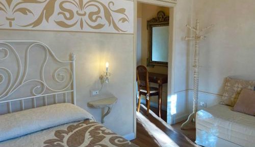 Deluxe Double Room (2 Adults + 1 Child)