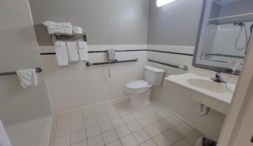 Queen Room - Disability Access