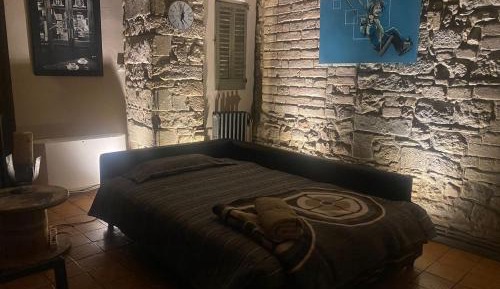 Single Room with Shared Bathroom