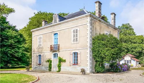 Four-Bedroom Holiday Home