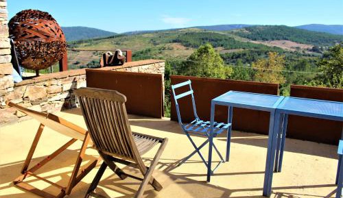 Suite with Mountain View