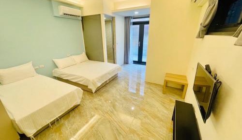 Quadruple Room with Private Bathroom