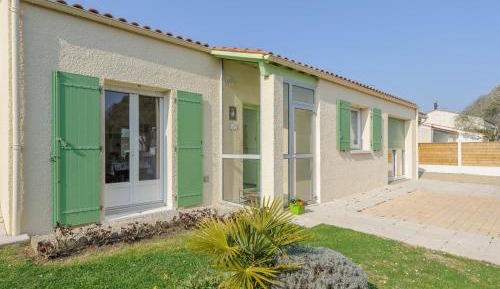 Holiday Home (6 Adults)