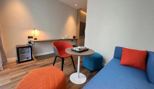 Standard King Room with City View