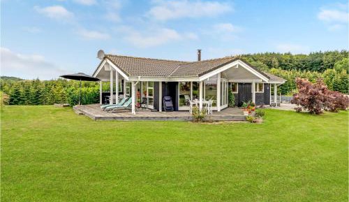 Three-Bedroom Holiday Home 