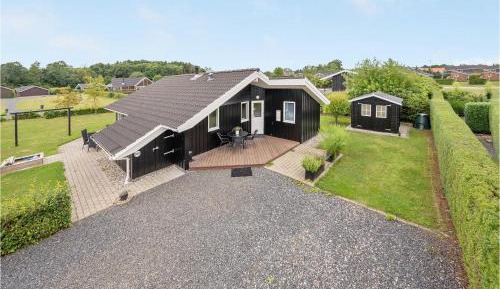 Three-Bedroom Holiday Home 