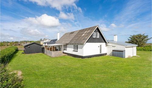 Three-Bedroom Holiday Home 