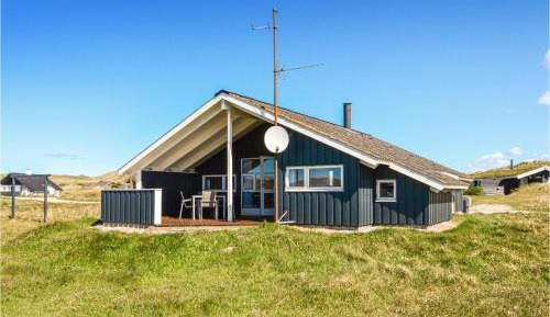Three-Bedroom Holiday Home 