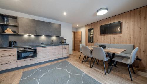 Apartment with Mountain View