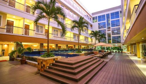 Deluxe Double or Twin Room with Pool Access