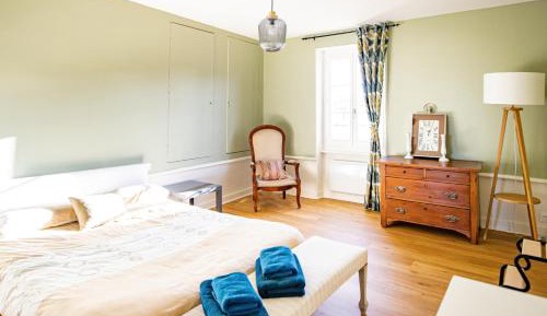 Deluxe Room (2 Adults + 1 Child)