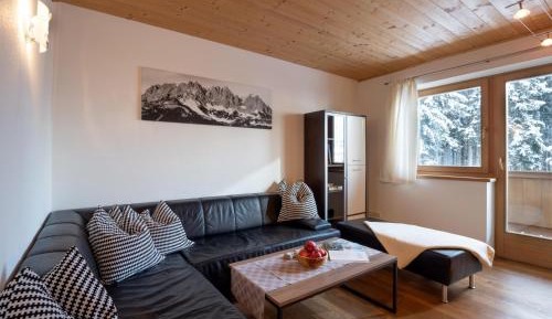 Two-Bedroom Apartment with Shower 