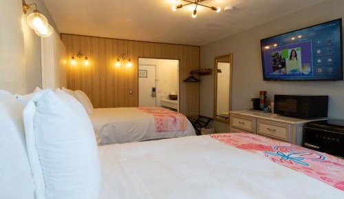Deluxe Queen Room