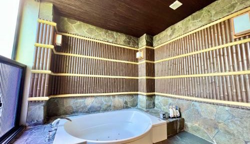 Queen Room with Spa Bath