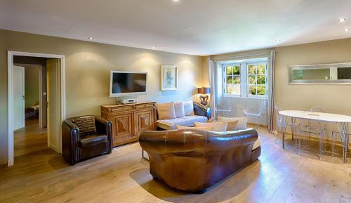 Two-Bedroom Apartment (4 Adults)