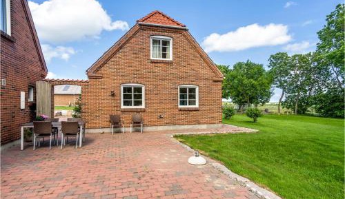 Three-Bedroom Holiday Home 