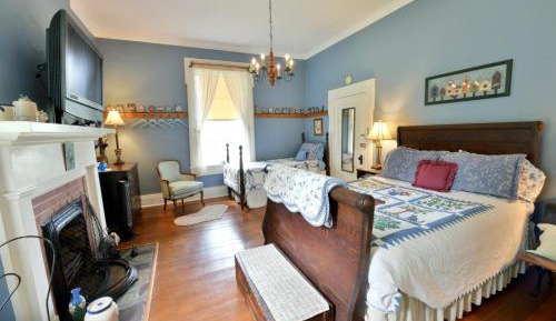 Deluxe Queen Room