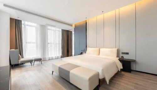 Deluxe King Suite with City View