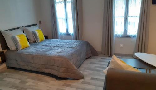 Studio with Sofa Bed