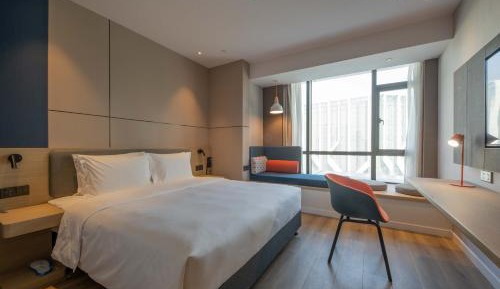 Large Standard King Room with Garden View