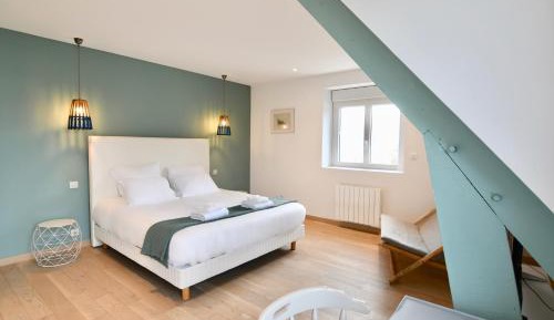 Deluxe Double Room with Balcony and Sea View