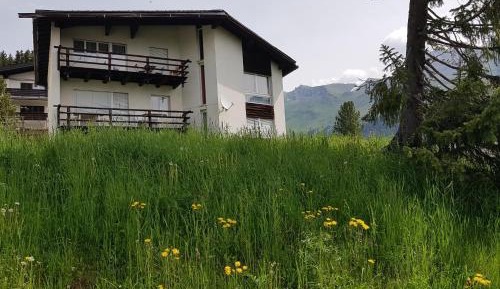 Apartment with Mountain View