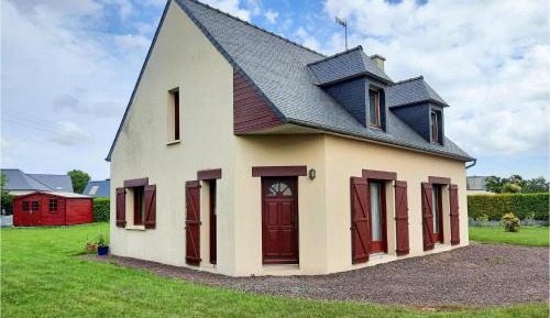 Three-Bedroom Holiday Home 