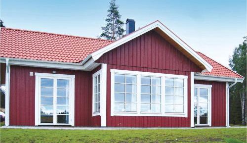 Three-Bedroom Holiday Home 